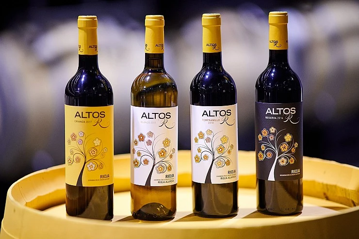 Cuatro vinos de Altos de Rioja considerados sobresalientes por la 'Guía Peñín 2024' con más de 90 puntos.